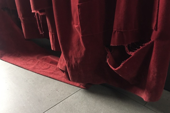reparar desgarros en cortina de terciopelo